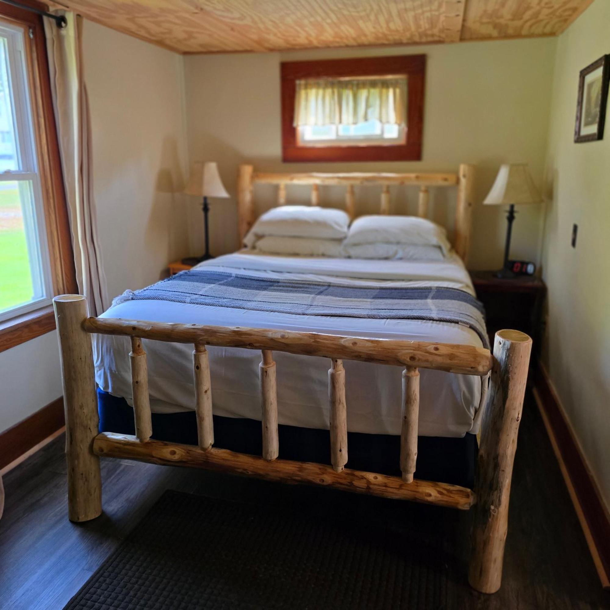 Paddler'S Rest Lakeside Cabins And Motel Long Lake Pokoj fotografie
